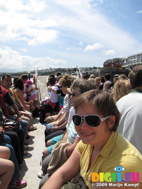SX07490 Jenni on pedestrian ferry between Padstow and Rock